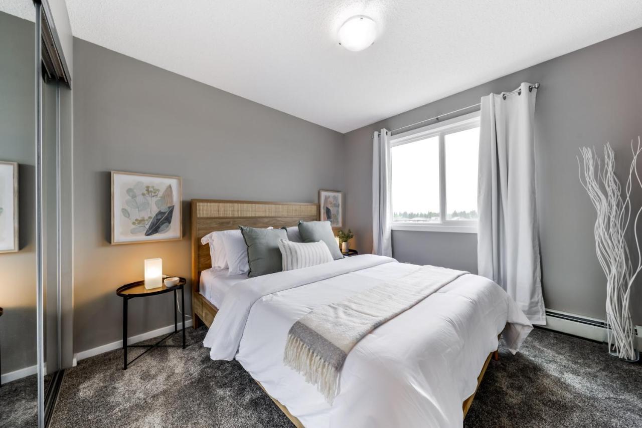 Peaceful Oasis Condo, Ac, Top Floor, Secure Ug Parking, Balcony, King Bed! Edmonton Exteriér fotografie