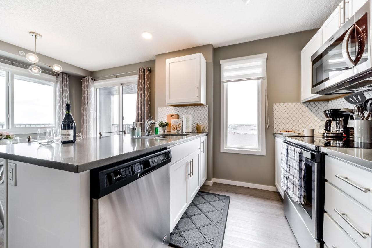 Peaceful Oasis Condo, Ac, Top Floor, Secure Ug Parking, Balcony, King Bed! Edmonton Exteriér fotografie
